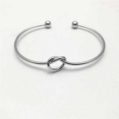 Geometric minimalist heart-shaped interlocking bracelet