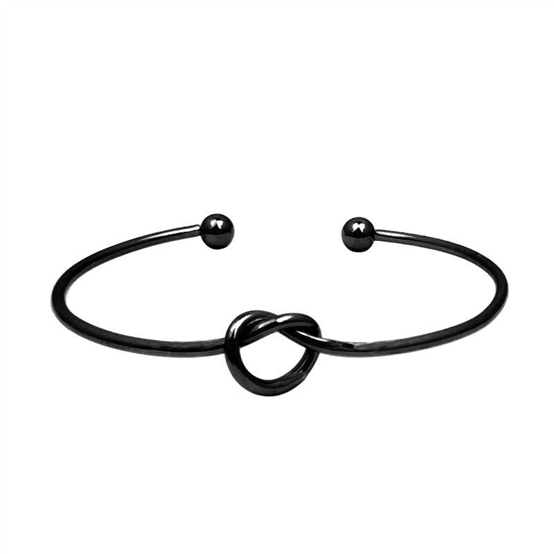 Geometric minimalist heart-shaped interlocking bracelet