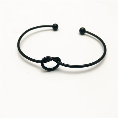 Geometric minimalist heart-shaped interlocking bracelet