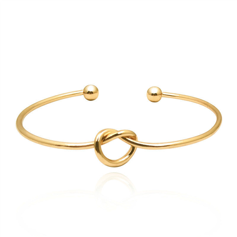 Geometric minimalist heart-shaped interlocking bracelet