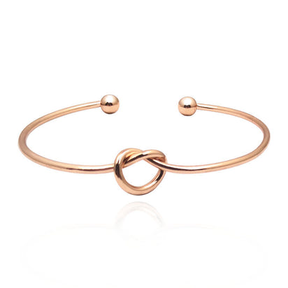 Geometric minimalist heart-shaped interlocking bracelet