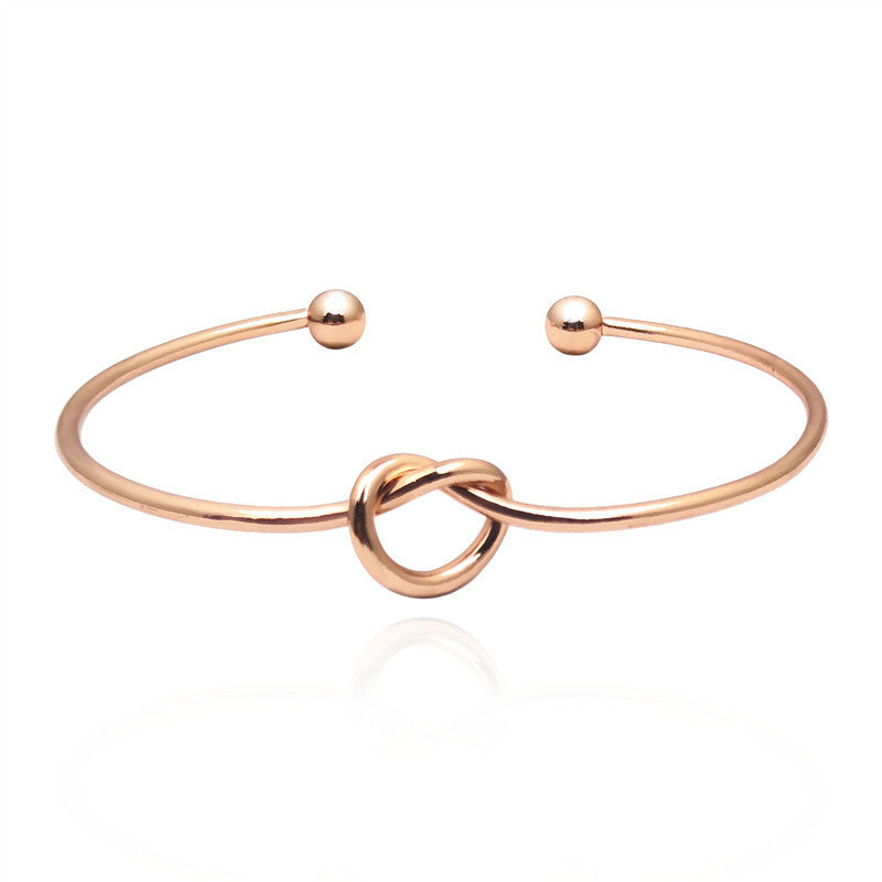 Geometric minimalist heart-shaped interlocking bracelet