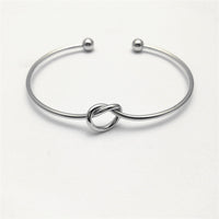 Geometric minimalist heart-shaped interlocking bracelet